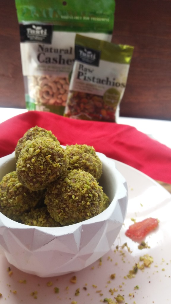 Strawberry and Pistachio Bliss Balls - No Bake Summer Snacks